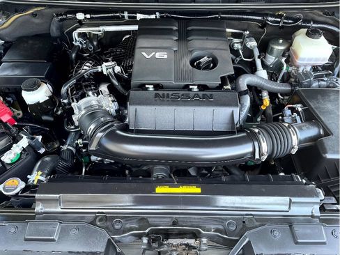 Used 2023 Nissan Frontier SV w/ Technology Package RWD image 7
