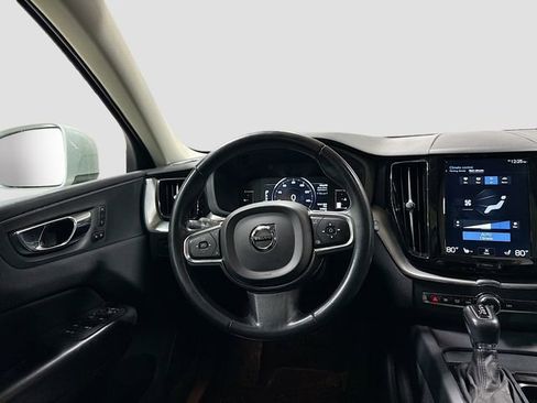 Used 2019 Volvo XC60 T5 Momentum w/ Premium Package image 25