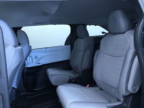 Used 2026 Toyota Sienna LE FWD image 20