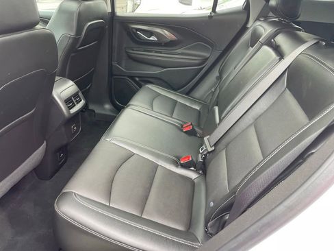 Used 2023 GMC Terrain SLT AWD/4WD image 8