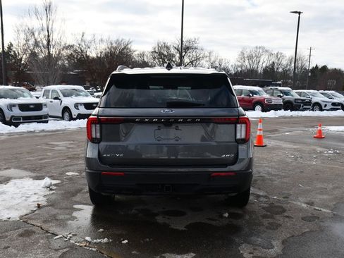 Used 2025 Ford Explorer Active image 5