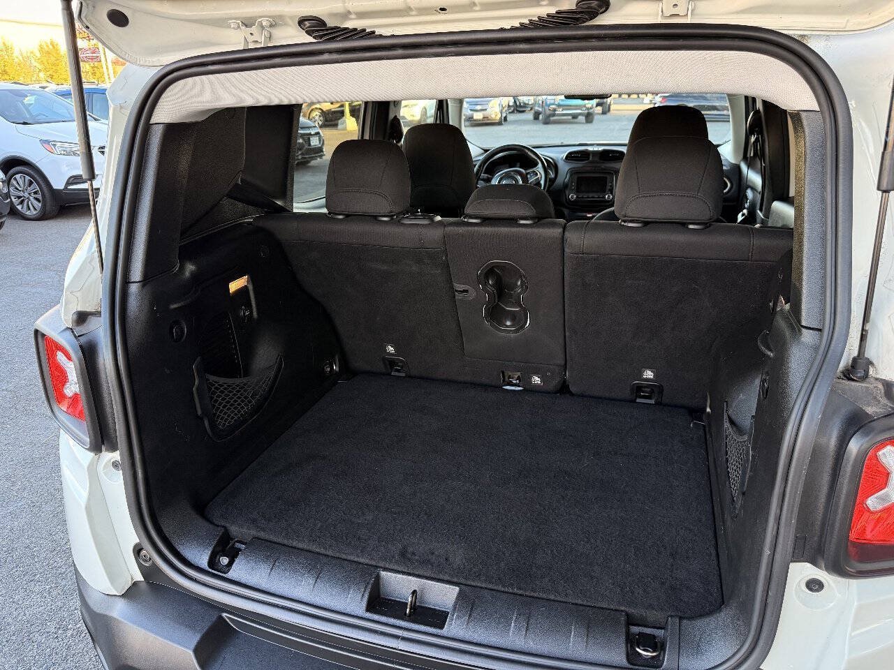 Used 2016 Jeep Renegade Latitude AWD/4WD image 5