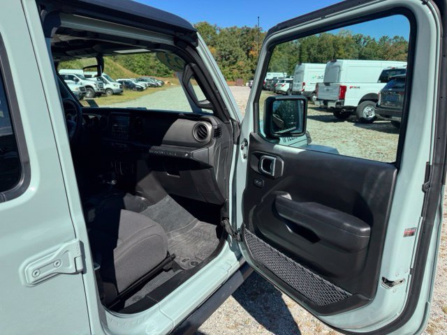 Used 2023 Jeep Wrangler Unlimited w/ Cold Weather Group AWD/4WD image 14