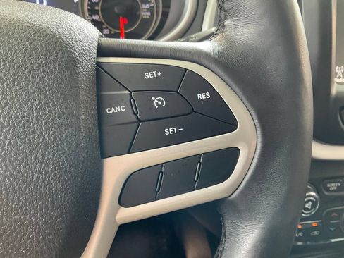 Used 2018 Jeep Cherokee Trailhawk AWD/4WD image 13