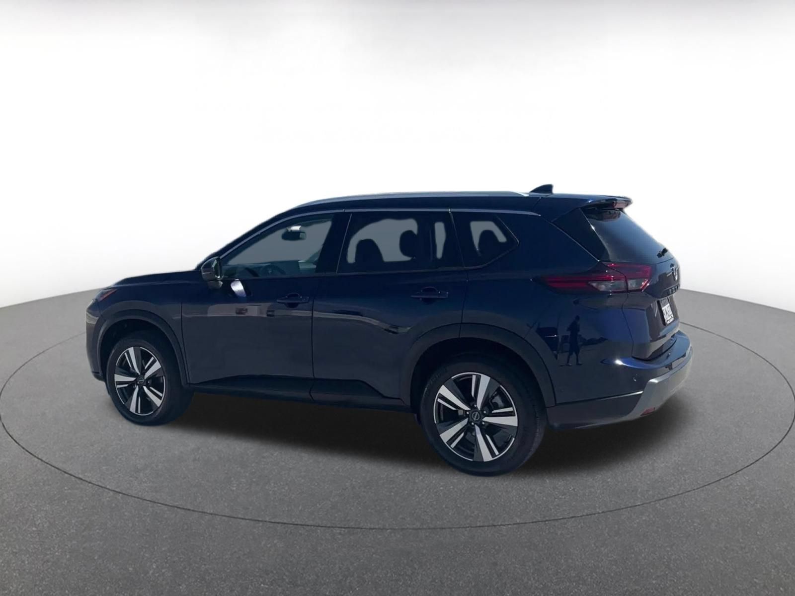Used 2026 Nissan Rogue SL FWD image 9