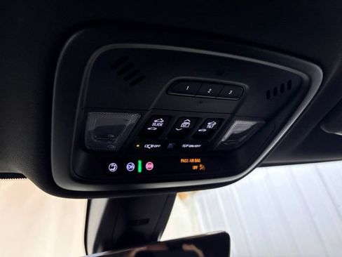 Used 2023 Chevrolet Traverse High Country AWD/4WD image 41
