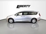 Used 2019 Chrysler Pacifica Touring-L image 4