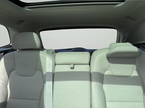 Used 2018 Volvo XC60 T5 Momentum w/ Convenience Package AWD/4WD image 11