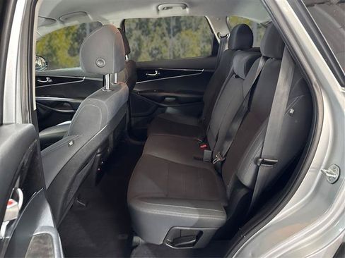 Used 2018 Kia Sorento AWD image 10