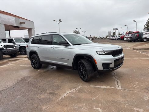 New 2025 Jeep Grand Cherokee L Altitude RWD image 3