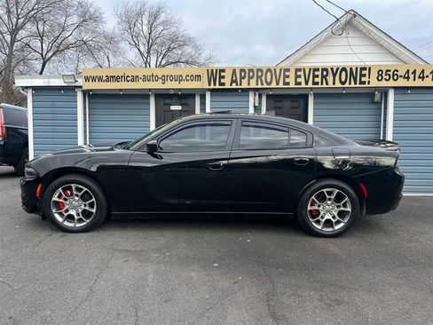 Used 2016 Dodge Charger SXT image 2