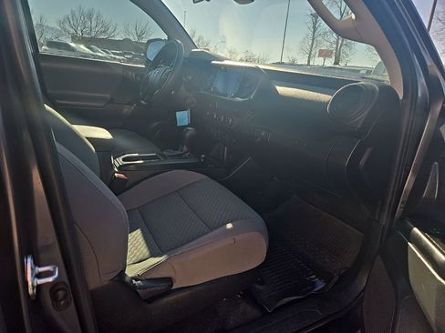 Used 2022 Toyota Tacoma SR image 25