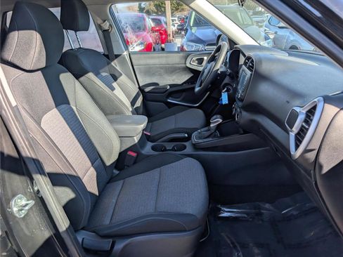 Used 2021 Kia Soul S image 12