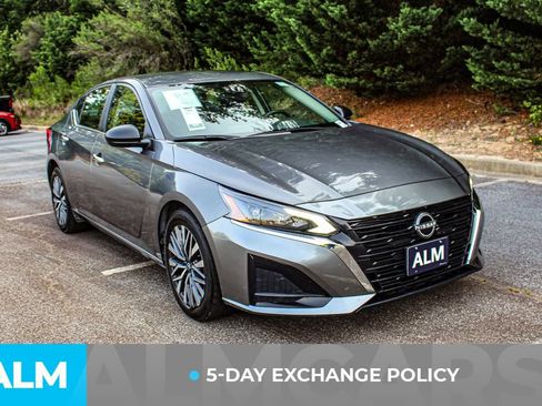 Used 2025 Nissan Altima 2.5 SV FWD image 4