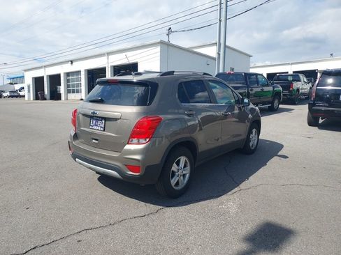 Used 2020 Chevrolet Trax LT w/ LT Convenience Package image 4
