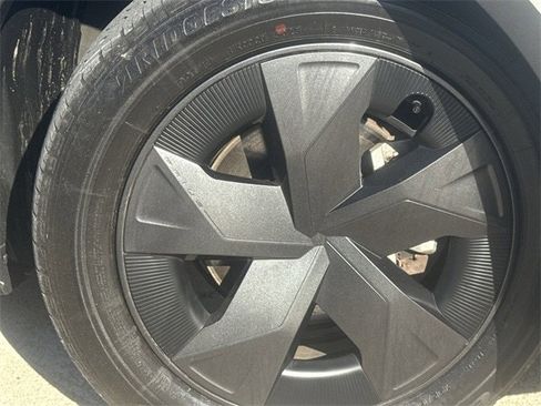 Used 2024 Toyota Prius Limited image 9