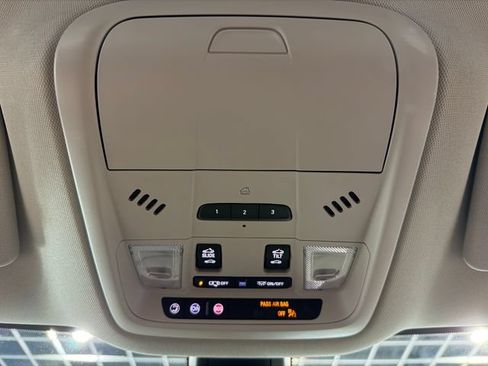 Used 2021 Buick Enclave Avenir w/ Avenir Technology Package FWD image 24