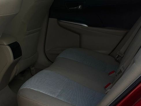 Used 2014 Toyota Camry LE image 11