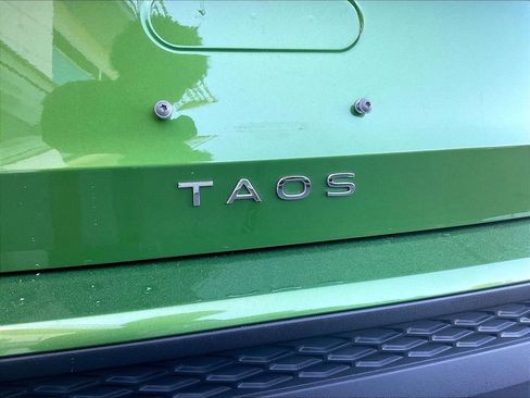 Used 2025 Volkswagen Taos SE w/ Panoramic Sunroof Package AWD/4WD image 28