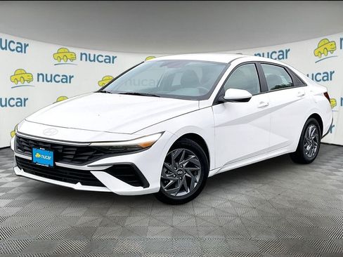Used 2024 Hyundai Elantra SEL FWD image 3