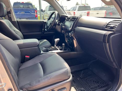 Used 2024 Toyota 4Runner TRD Off-Road Premium w/ Moonroof Package AWD/4WD image 17
