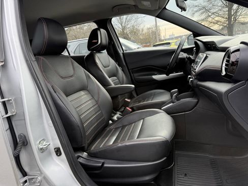 Used 2019 Nissan Kicks SR w/ SR Premium Package image 14