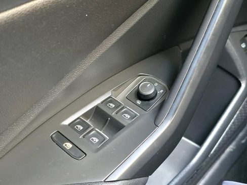 Used 2021 Volkswagen Jetta SE FWD image 27