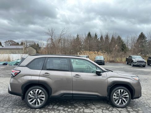 Used 2025 Subaru Forester Touring image 12