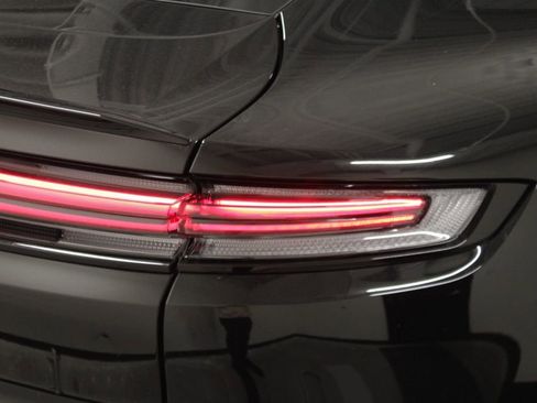 Certified 2025 Porsche Cayenne Coupe AWD/4WD image 12