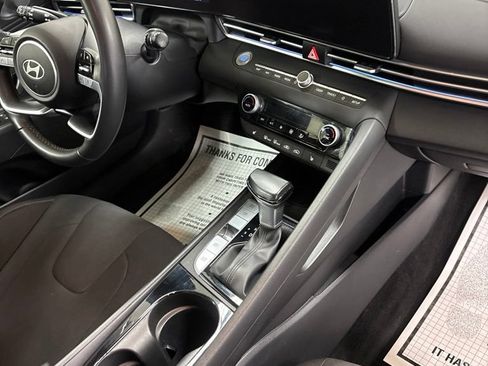 Used 2025 Hyundai Elantra SEL FWD image 23
