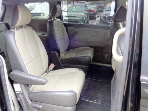 Used 2017 Kia Sedona LX w/ LX Essentials Premium Package image 23