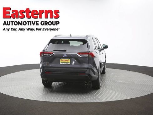 Used 2021 Toyota RAV4 XLE AWD/4WD image 38