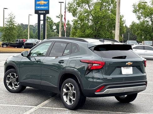 Used 2025 Chevrolet Trax LT FWD image 23