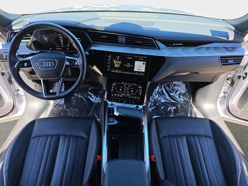 Used 2023 Audi e-tron Premium Plus w/ Premium Plus Package AWD/4WD image 10