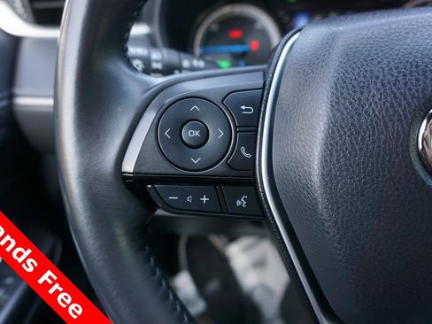 Used 2023 Toyota Venza XLE image 4