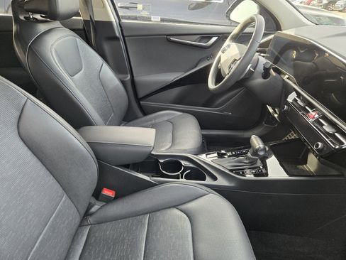 Certified 2023 Kia Niro SX Touring image 5