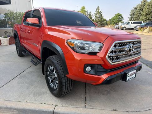 Used 2016 Toyota Tacoma TRD Off-Road w/ Premium & Technology Package AWD/4WD image 4