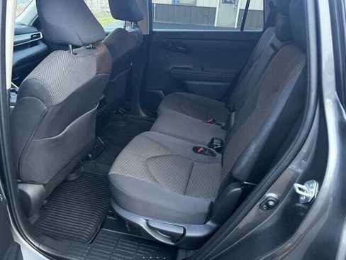 Used 2024 Toyota Highlander AWD image 11