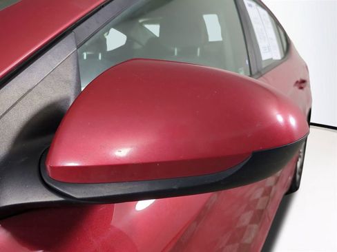 Used 2017 Hyundai Elantra SE image 12