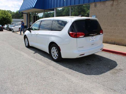 Used 2024 Chrysler Voyager LX FWD image 4