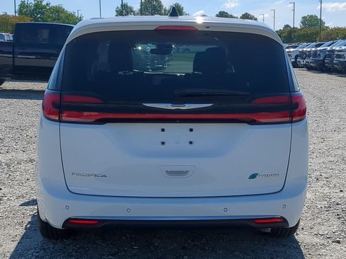 Used 2023 Chrysler Pacifica Limited FWD image 9