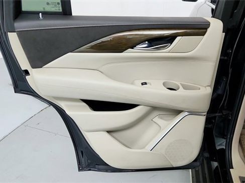 Used 2020 Cadillac Escalade Luxury image 17