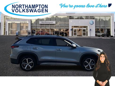 New 2025 Volkswagen Tiguan SE image 1