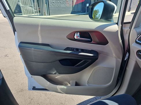 Used 2023 Chrysler Voyager LX FWD image 31