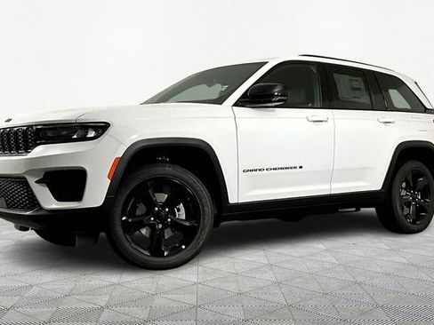 New 2025 Jeep Grand Cherokee Altitude image 1