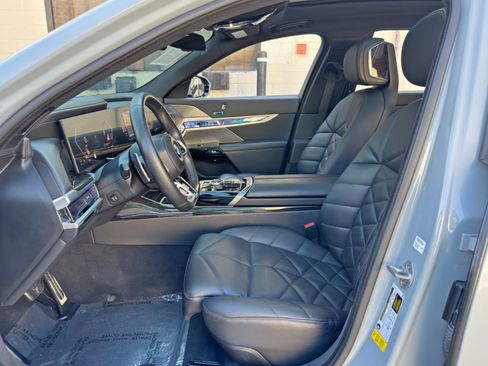 Used 2023 BMW 740i w/ Parking Assistance Package RWD image 17