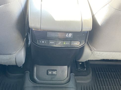 Used 2022 Toyota Highlander L image 21