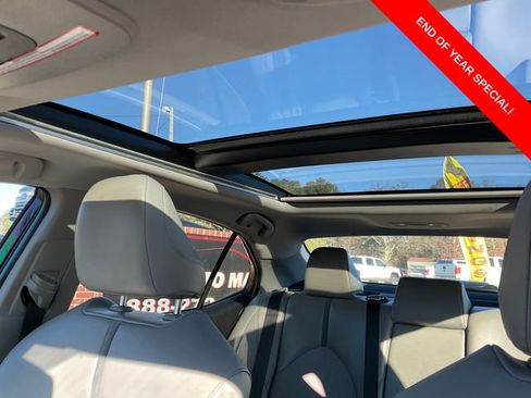 Used 2019 Toyota Camry XSE image 12