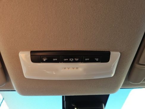 Used 2024 Nissan Versa SV w/ Trunk Package image 41