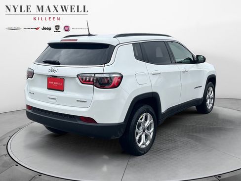 New 2026 Jeep Compass Latitude image 16